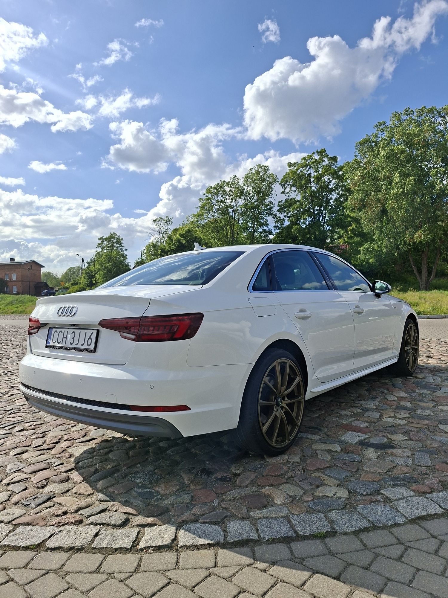 Audi A4B9 S-line 2018r 2.0D 150km