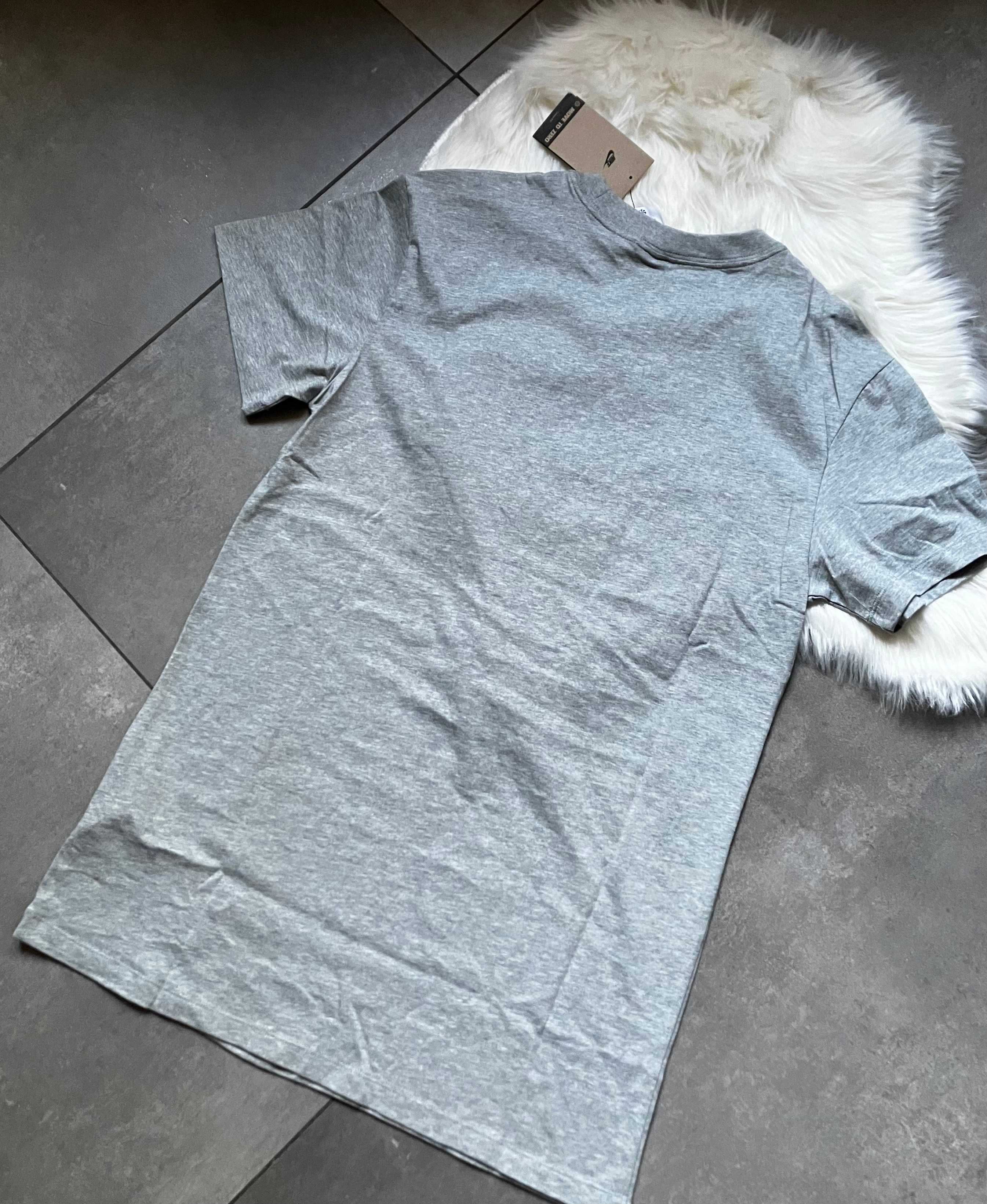Nowa z metkami sukienka T-shirt Nike