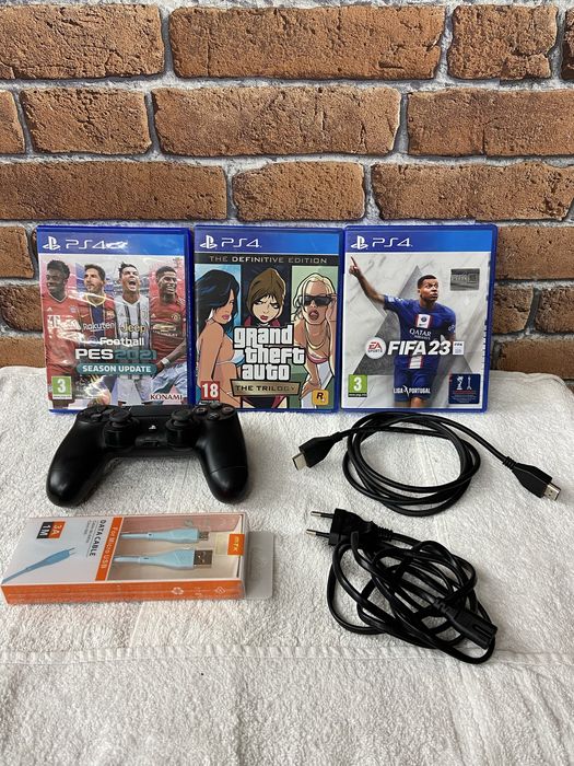 PS4 500GB c/3 jogos e 1 comando