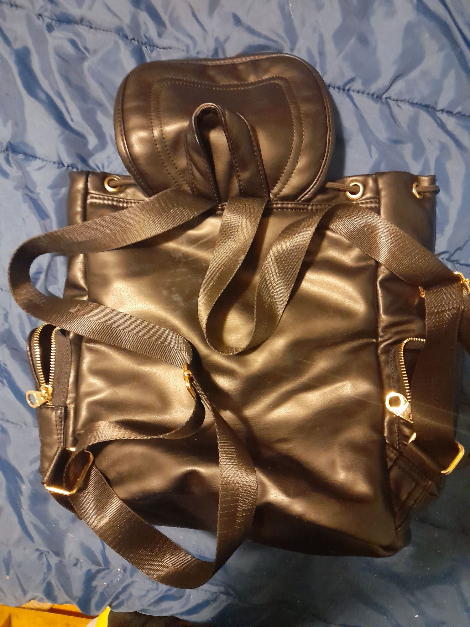 Mochila em pele com 3 bolsos
