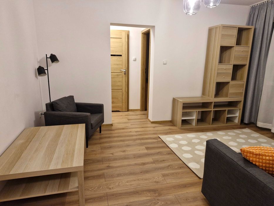 Mieszkanie 2 - pokojowe po generalnym remoncie, niedaleko Metra.