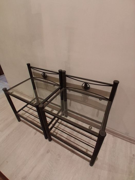 Styl loft | stoliki nocne - metalowe, szklane półki