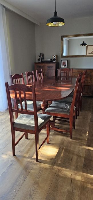 Elegancki stół z litego drewna + 8 krzeseł