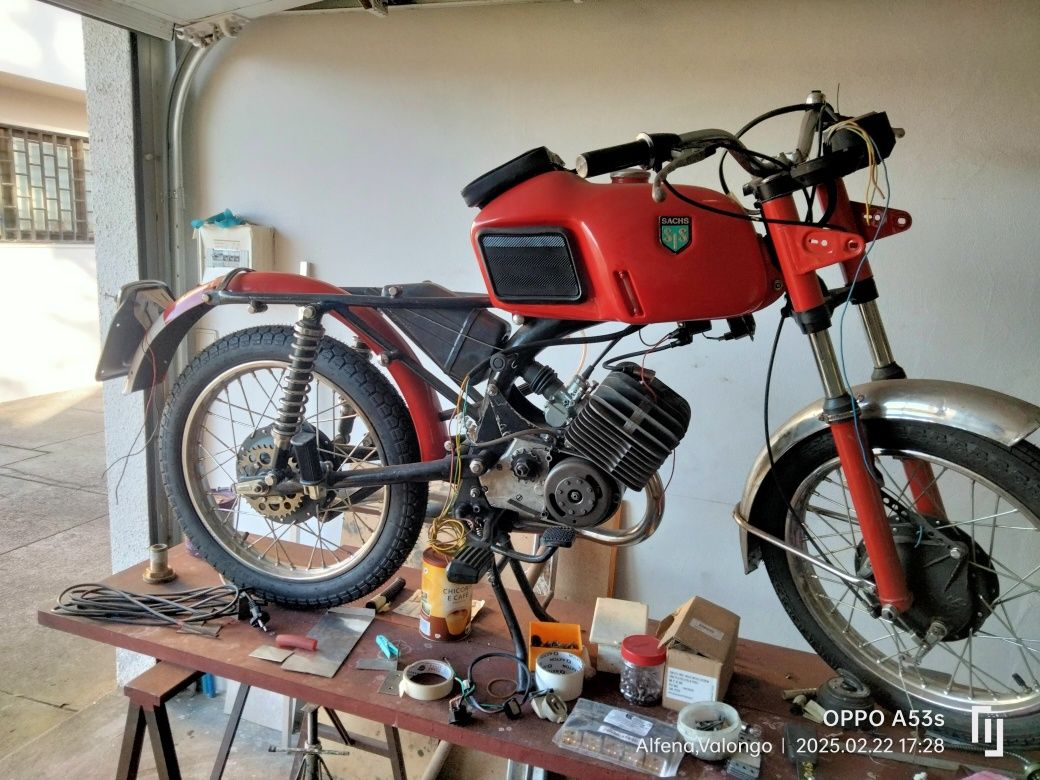 Vendo motorizada saches
