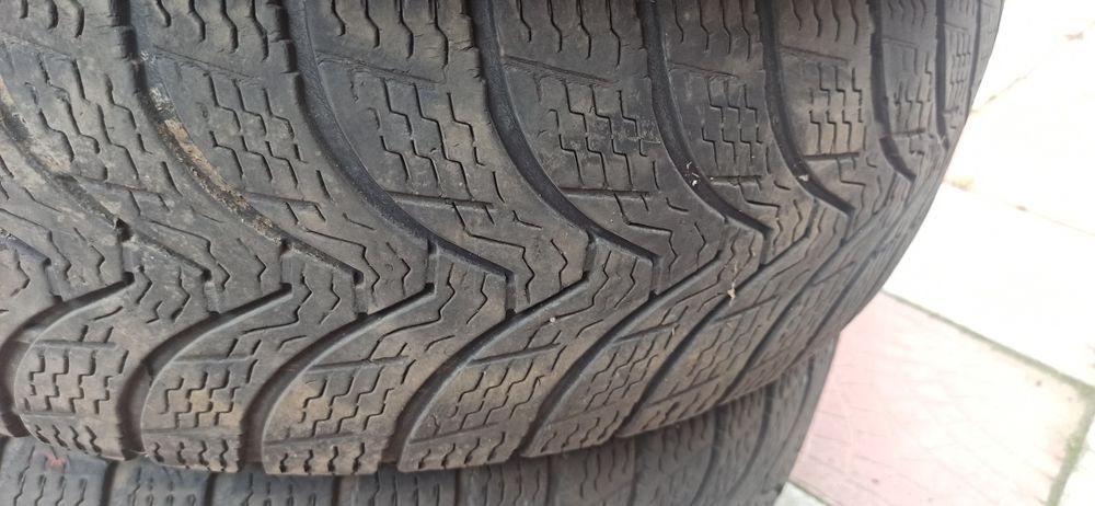 Продам зимние шины Premiorri
215/65r16 98T