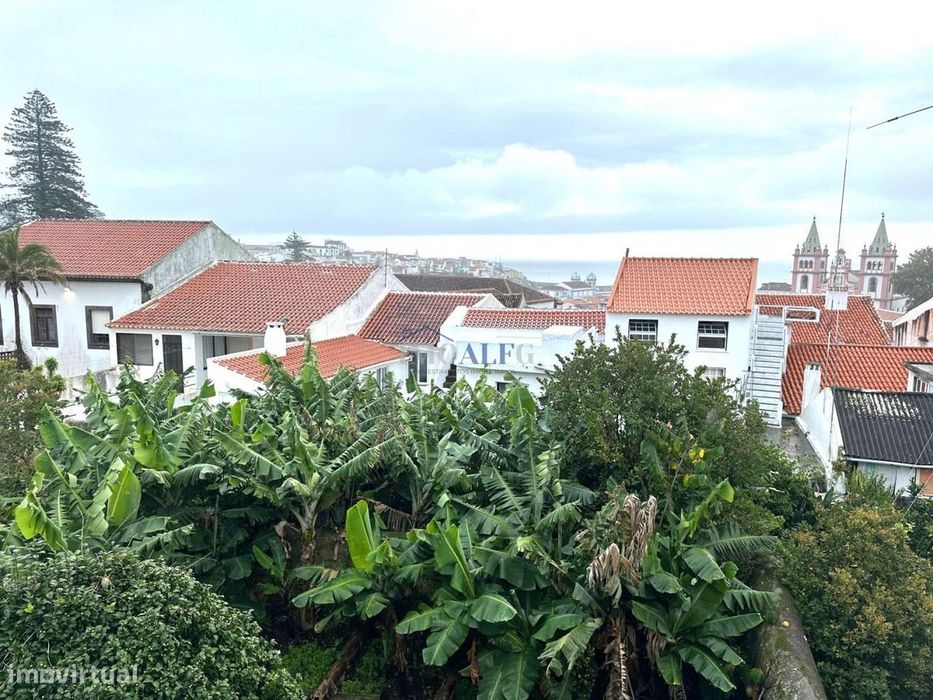 Moradia T4 em Santa Luzia- Angra Heroísmo com vista mar