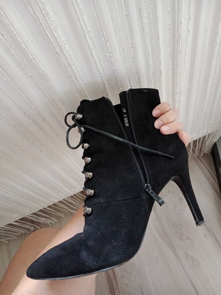 Czarne buty damskie botki na obcasie z eko zamszu vices 41