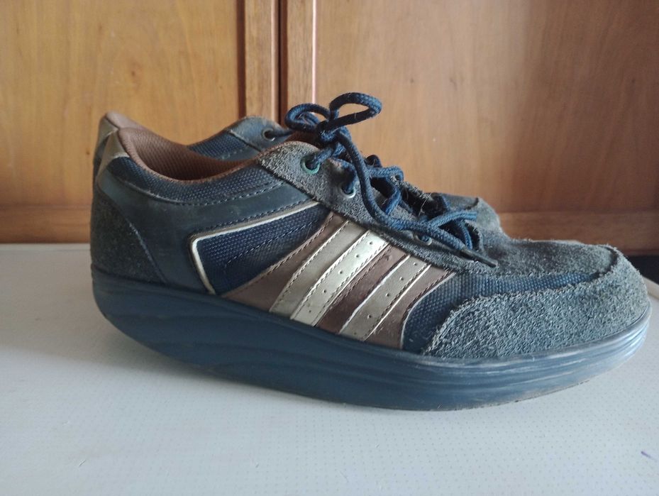 Фирменные кросовочки на специальной подошве р.39 (25.5) отл.сост.