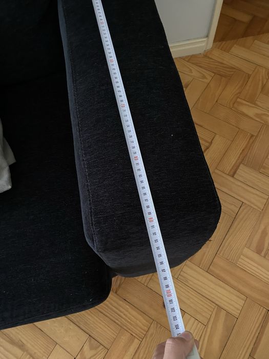 Sofá preto confortável