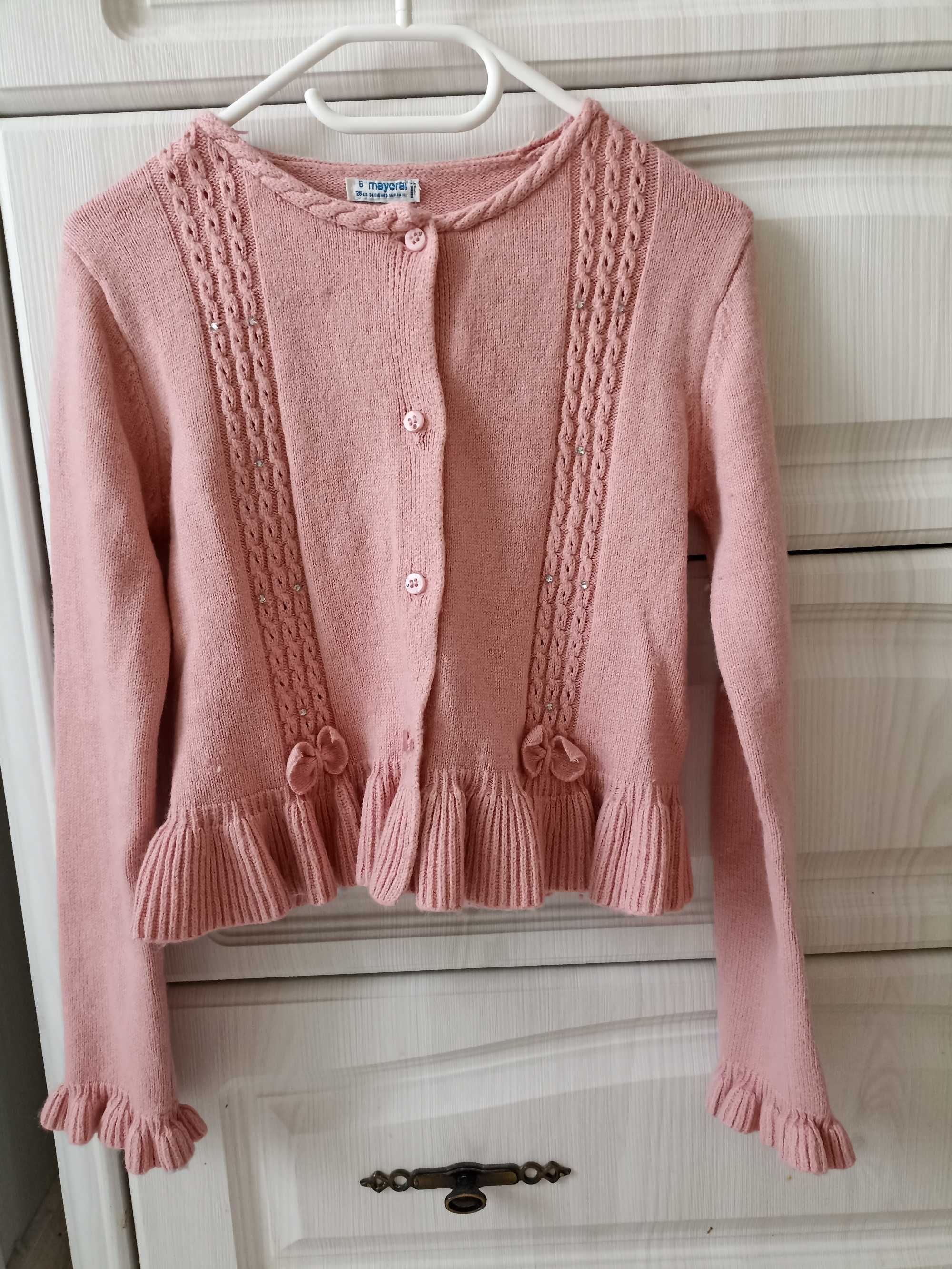 Sweter dla dziewczynki mayoral rozmiar 128.
