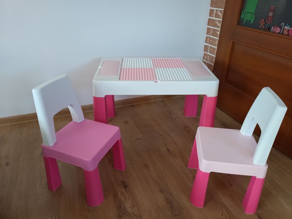 Uroczy różowy stolik + 2 krzesła