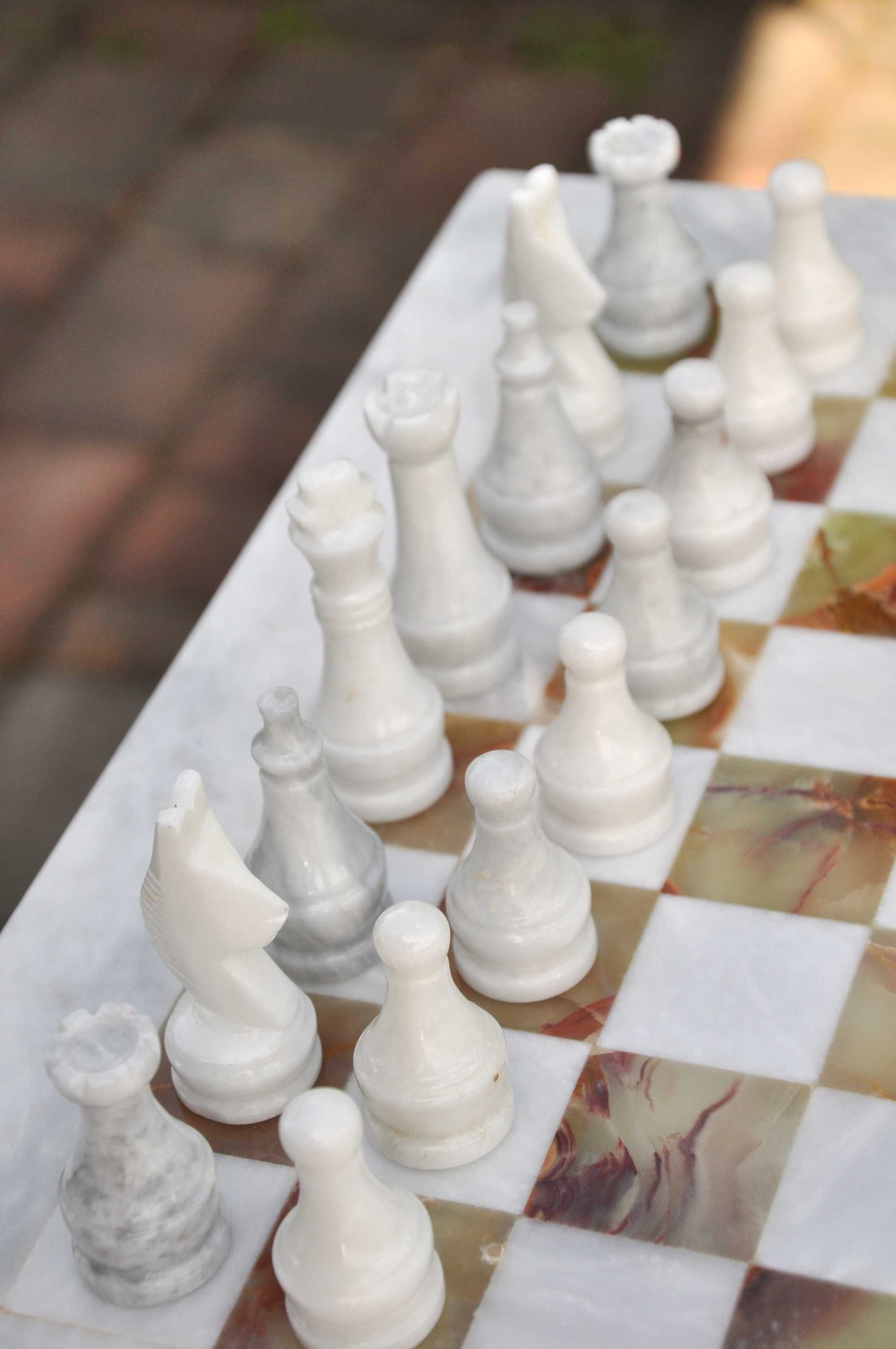 Шахматный стол из натурального камня оникс