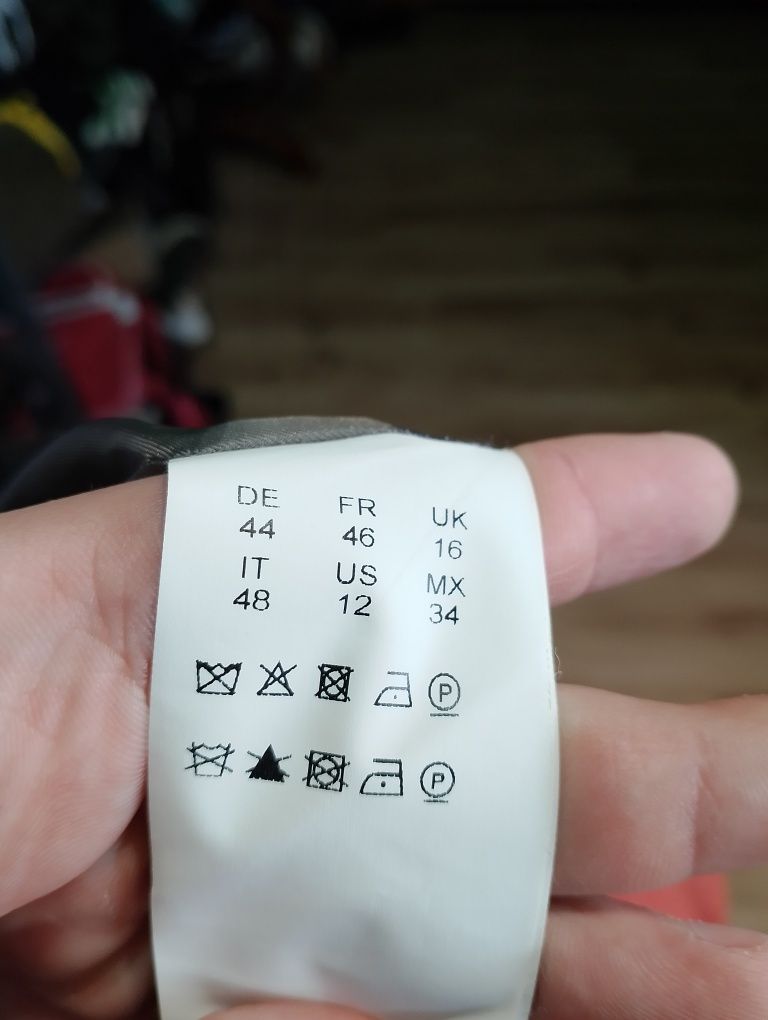 Nowa Wełniana Spódnica Hugo Boss