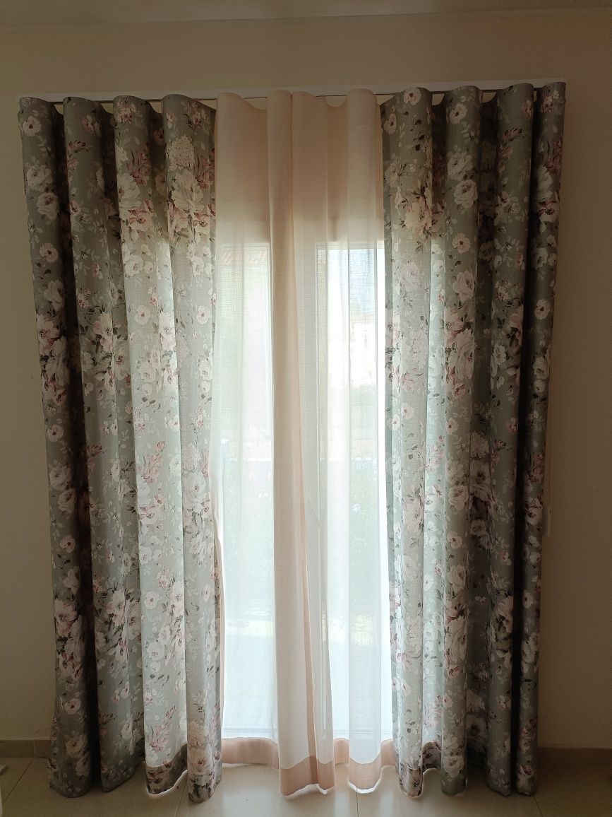 Cortinados - Com calhas que incluem mecanismo abertura / fecho fácil