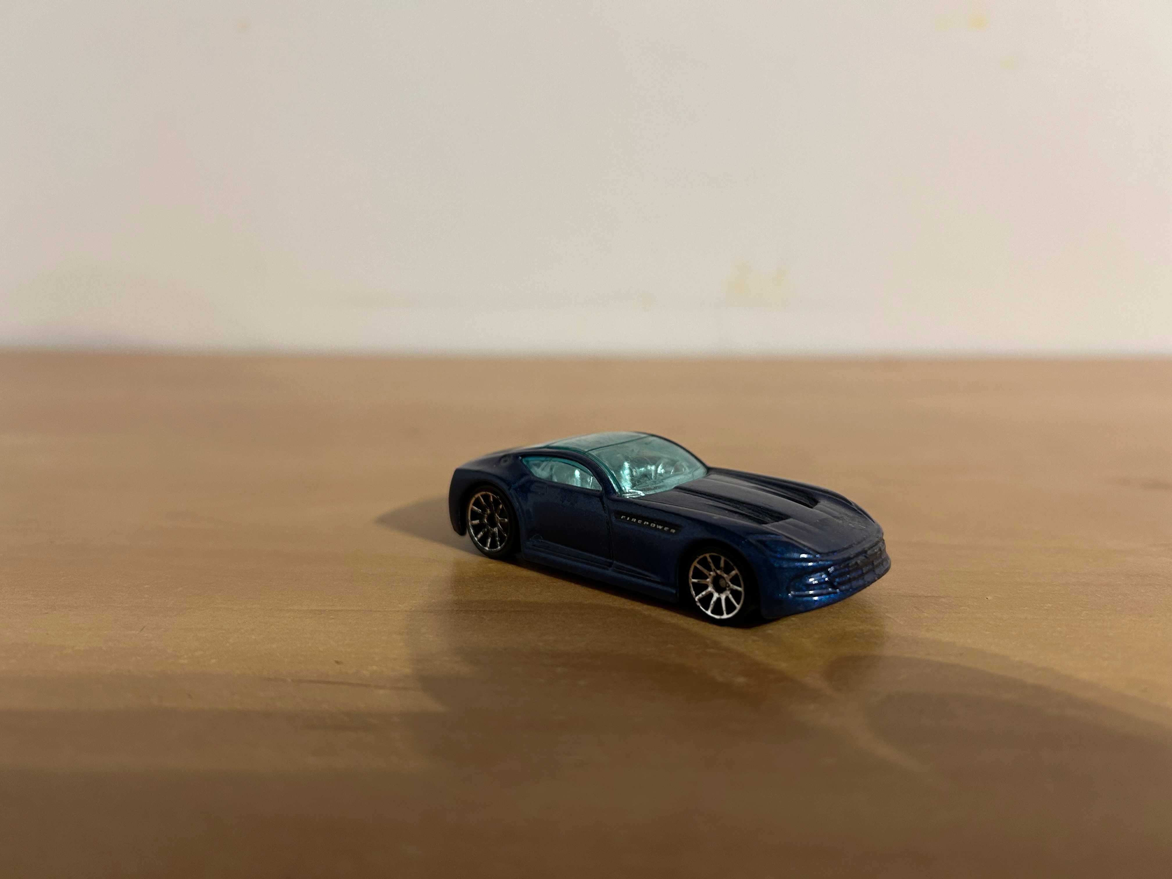 Kolekcja Hot Wheels + 2 zestawy w gratisie (T-REX i Shark Park).