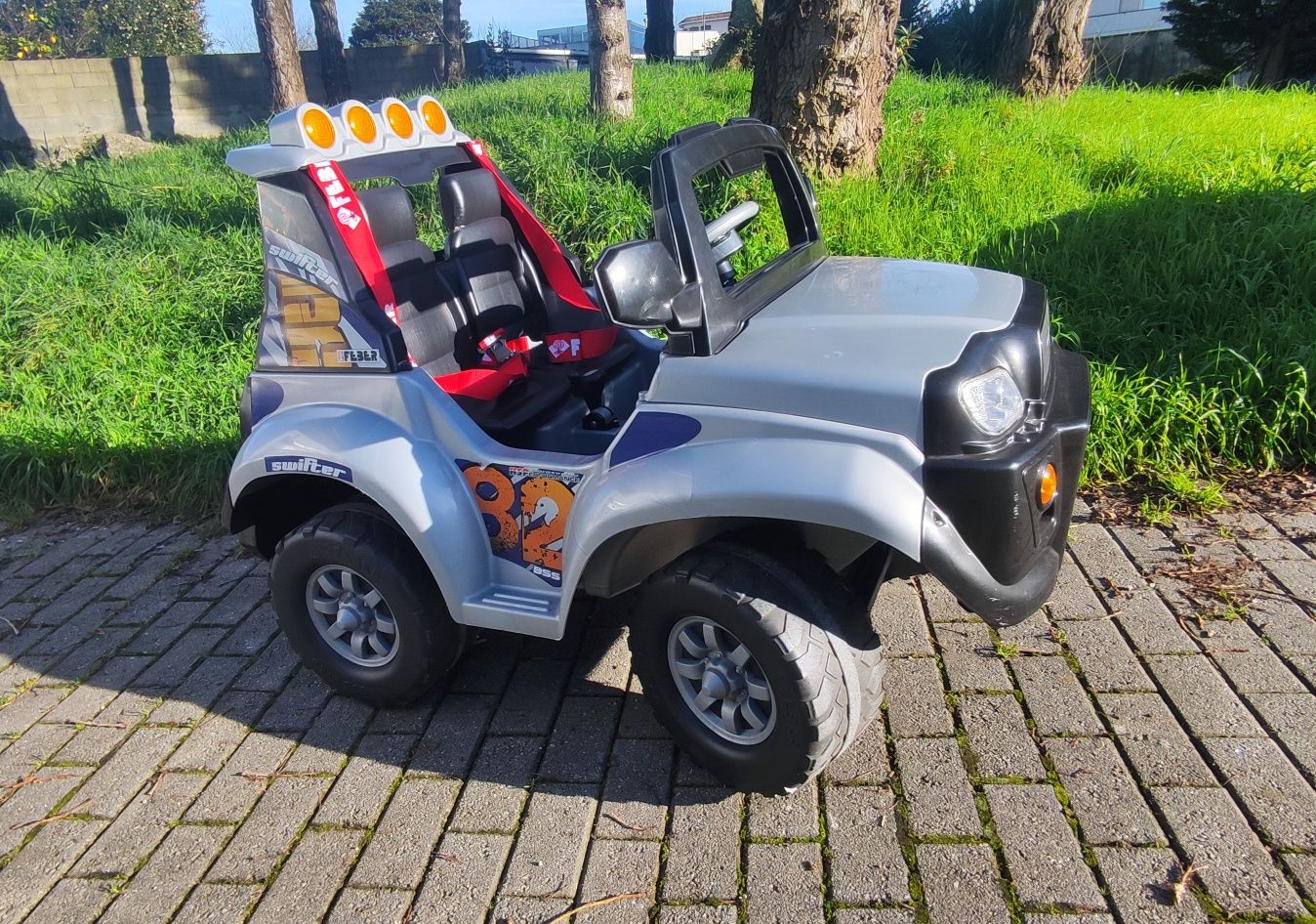 Jipe para duas Crianças da Feber