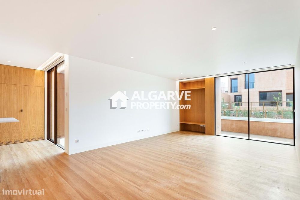 Luxuosa moradia com 3 quartos com jardim e piscina privados em Vilamou