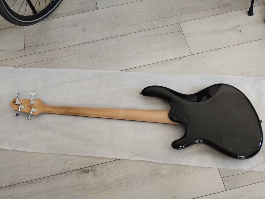 Gitara basowa Cort Action precision jazz bass combo. basowe wzmacniacz