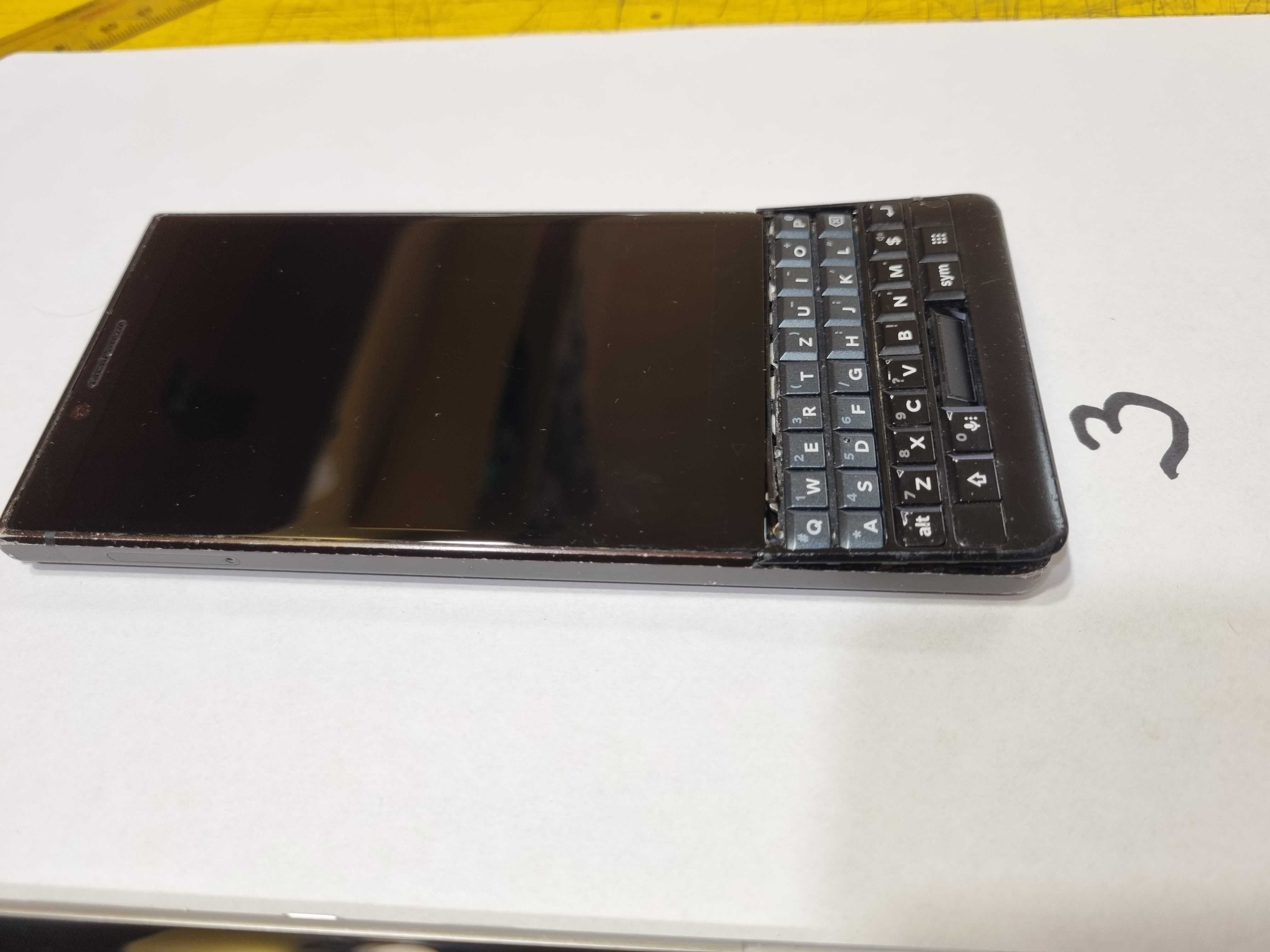 Blackberry KEY2 na części, wyświetlacze LCD