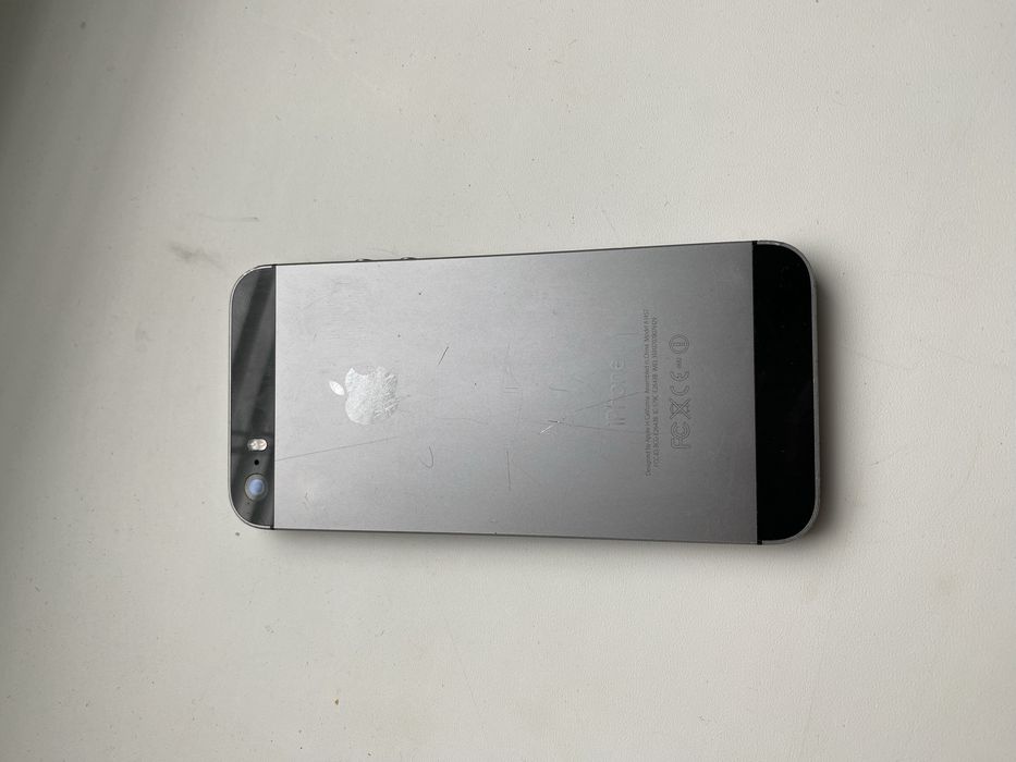 Iphone 5s.     16gb