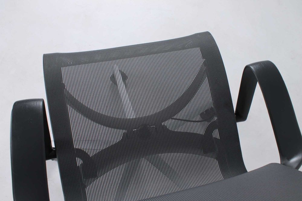 Cadeira modelo SETU da Herman Miller