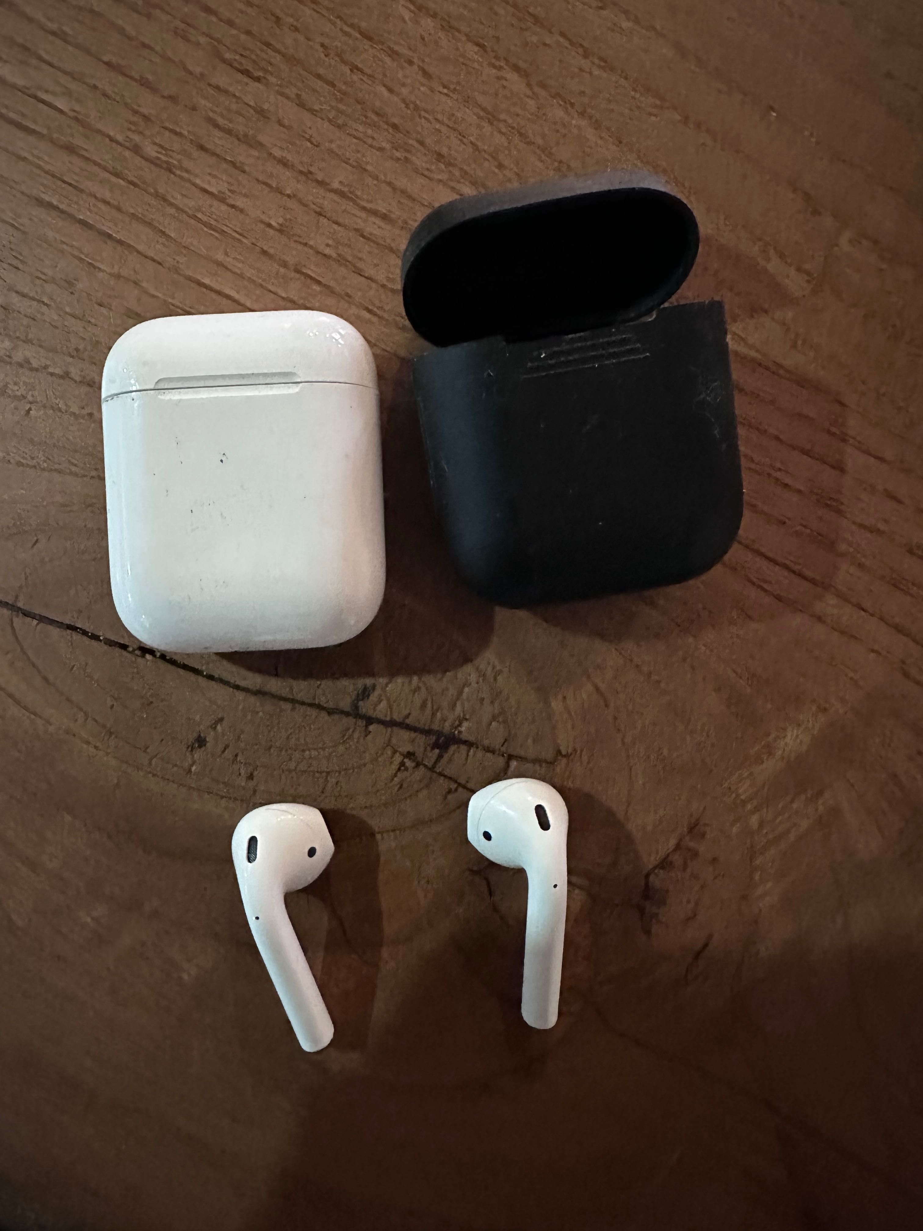 Apple AirPods (auriculares)com proteção de silicone