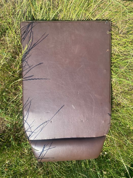 Сидіння мʼягкі сидіння та спинки