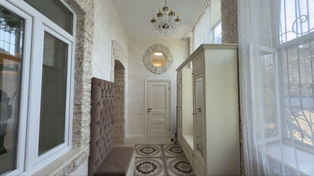 Продам 3 комнатную квартиру с ремонтом центр Старобазарный сквер