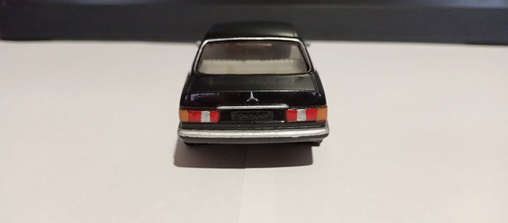Mercedes 280se w126 Norev 1:43