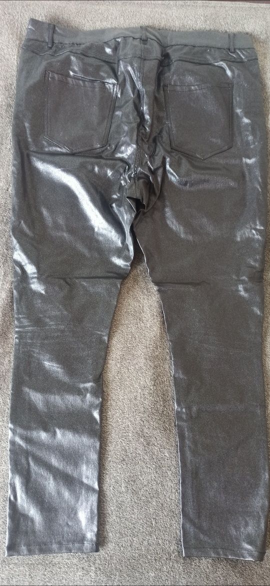 Srebrne brokatowe z metalicznym połyskiem spodnie damskie slim fit VRS