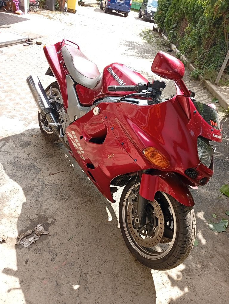 Kawasaki zzr 1100 uszkodzony