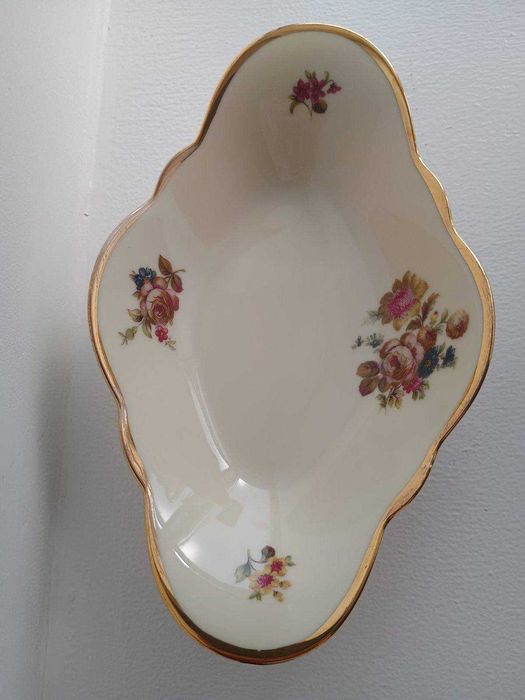 фіалковий набір, овальні блюда та солонки