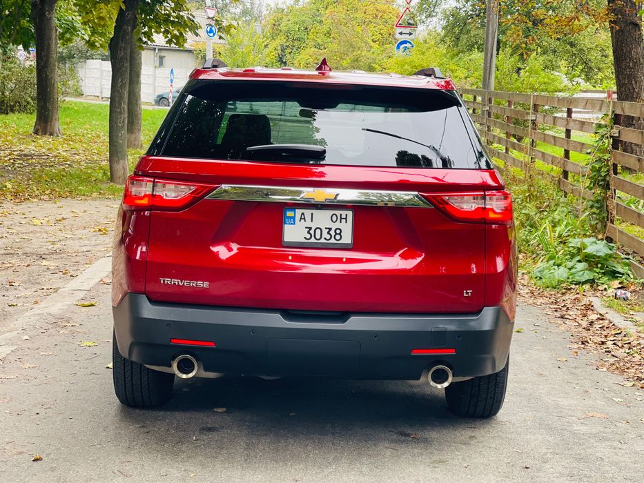 Шевроле Traverse 20 год семь мест минимальный пробег не крашеный!