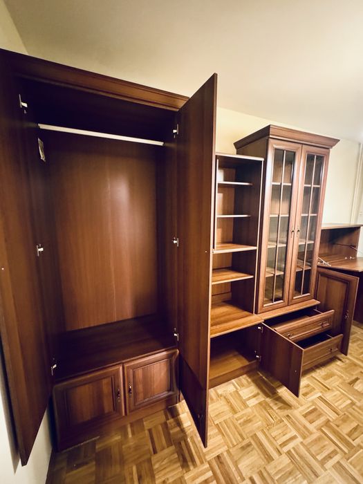 Meble - regał do salonu - meblościanka: witryna i szafa