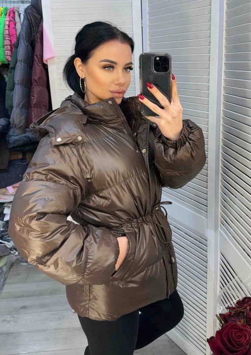 Жіноча куртка з поясом