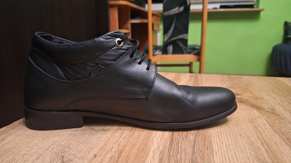 Sprzedam męskie wizytowe buty