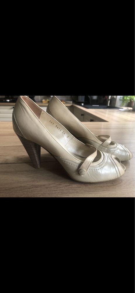 Buty Intershoe  beżowe/kremowe rozmiar 37