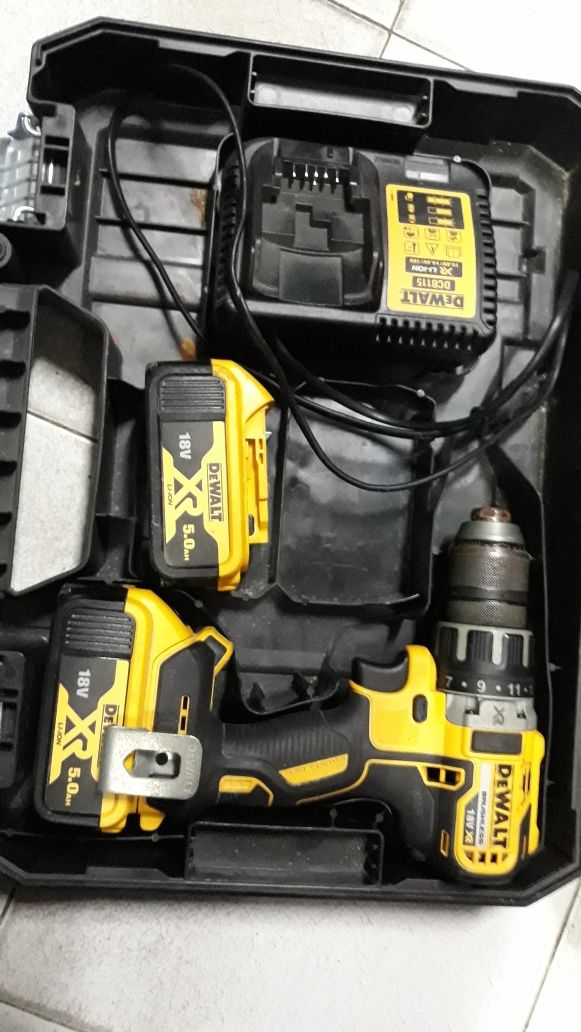 Aparafusadora Dewalt 18v profissional