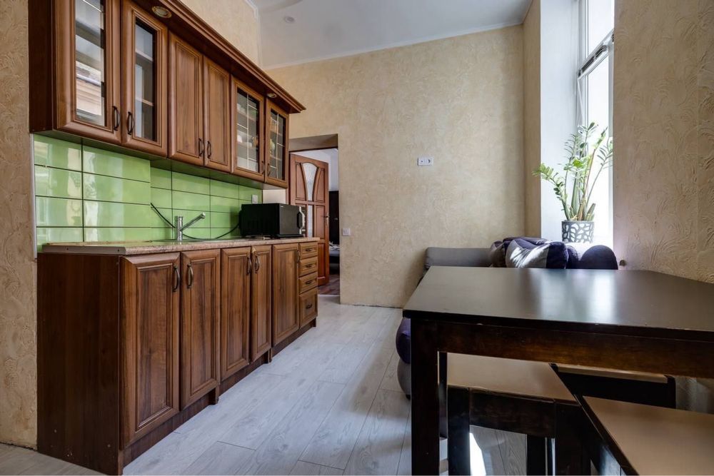 Продаж 1 к квартири в центрі міста. Вул. Дорошенка.