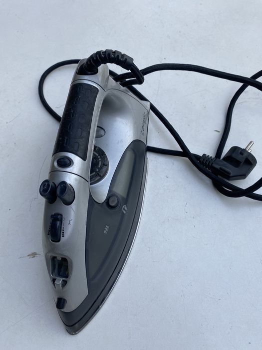 Праска утюг в хорошому стані lervia