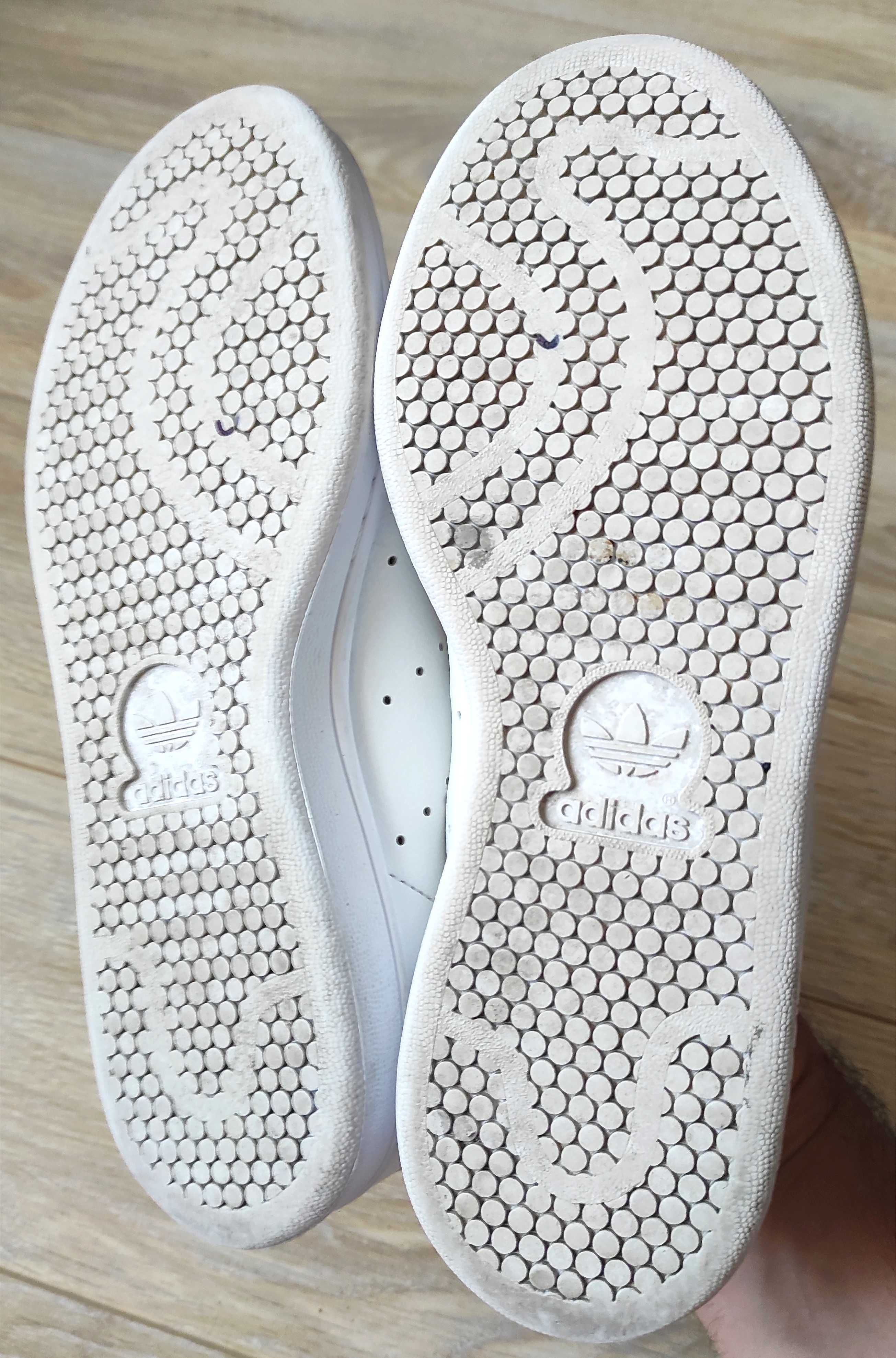 Adidas кросівки жіночі. 24 см. 38 р. шкіра білі. ідеал. 100% оригінал.