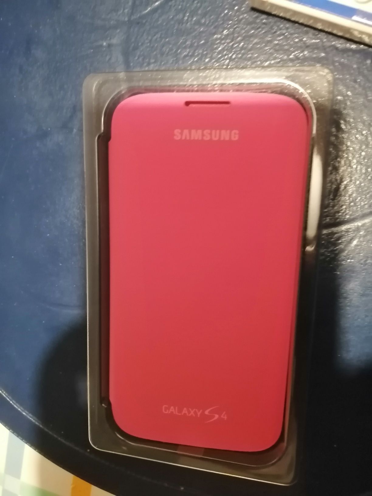 Etui na telefon Samsung Galaxy S4 plus naklejka gratis