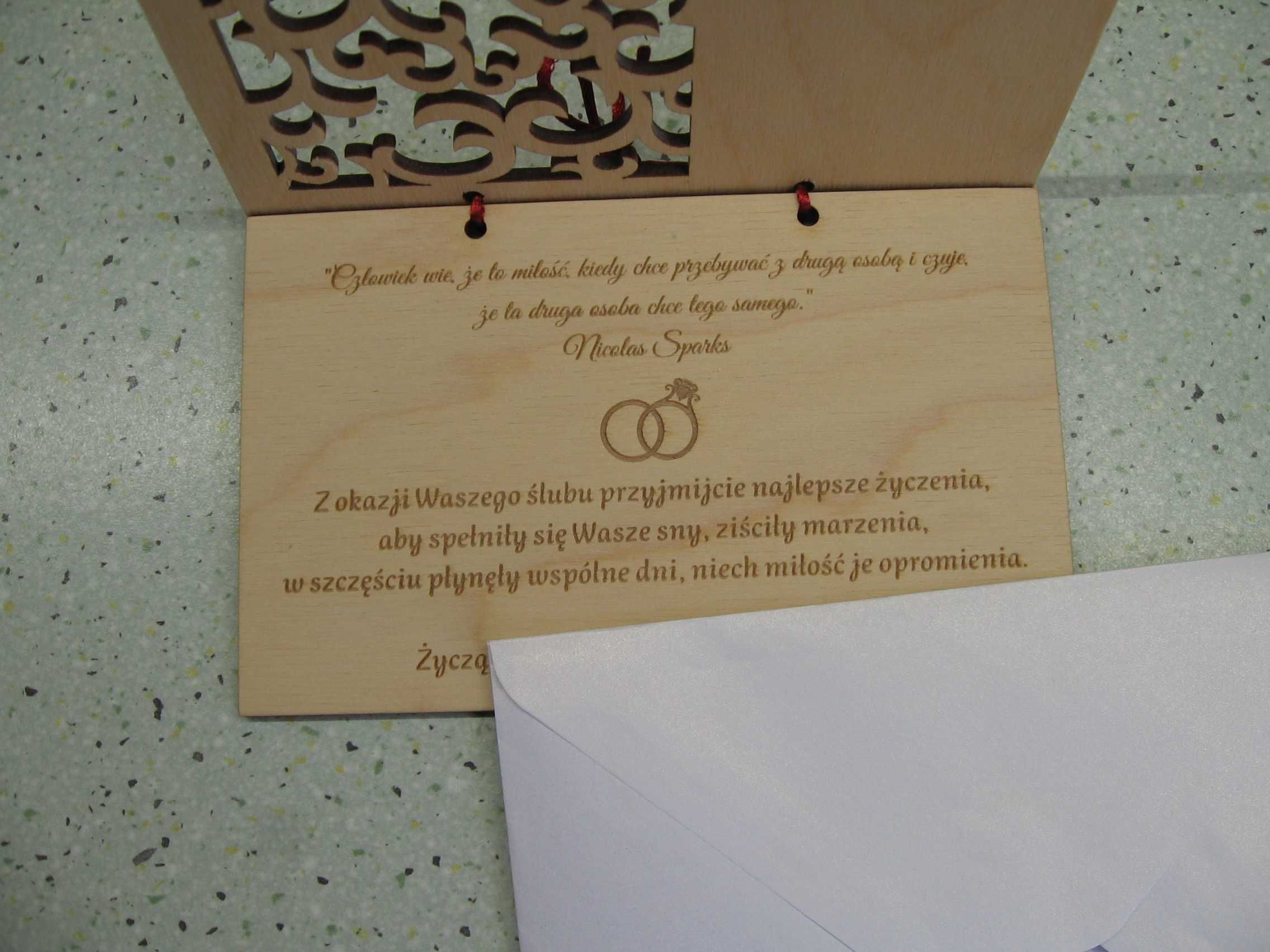 Kartka z życzeniami na ślub na drewnie