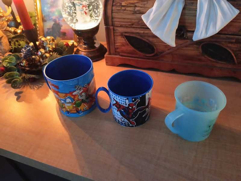 Zestaw plastikowych kubków