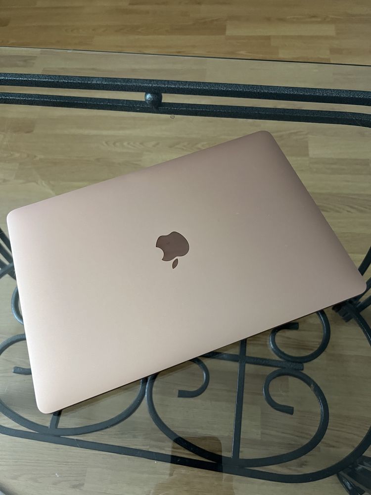 Продам MacBook Air 13 M1 2020 256 Gb