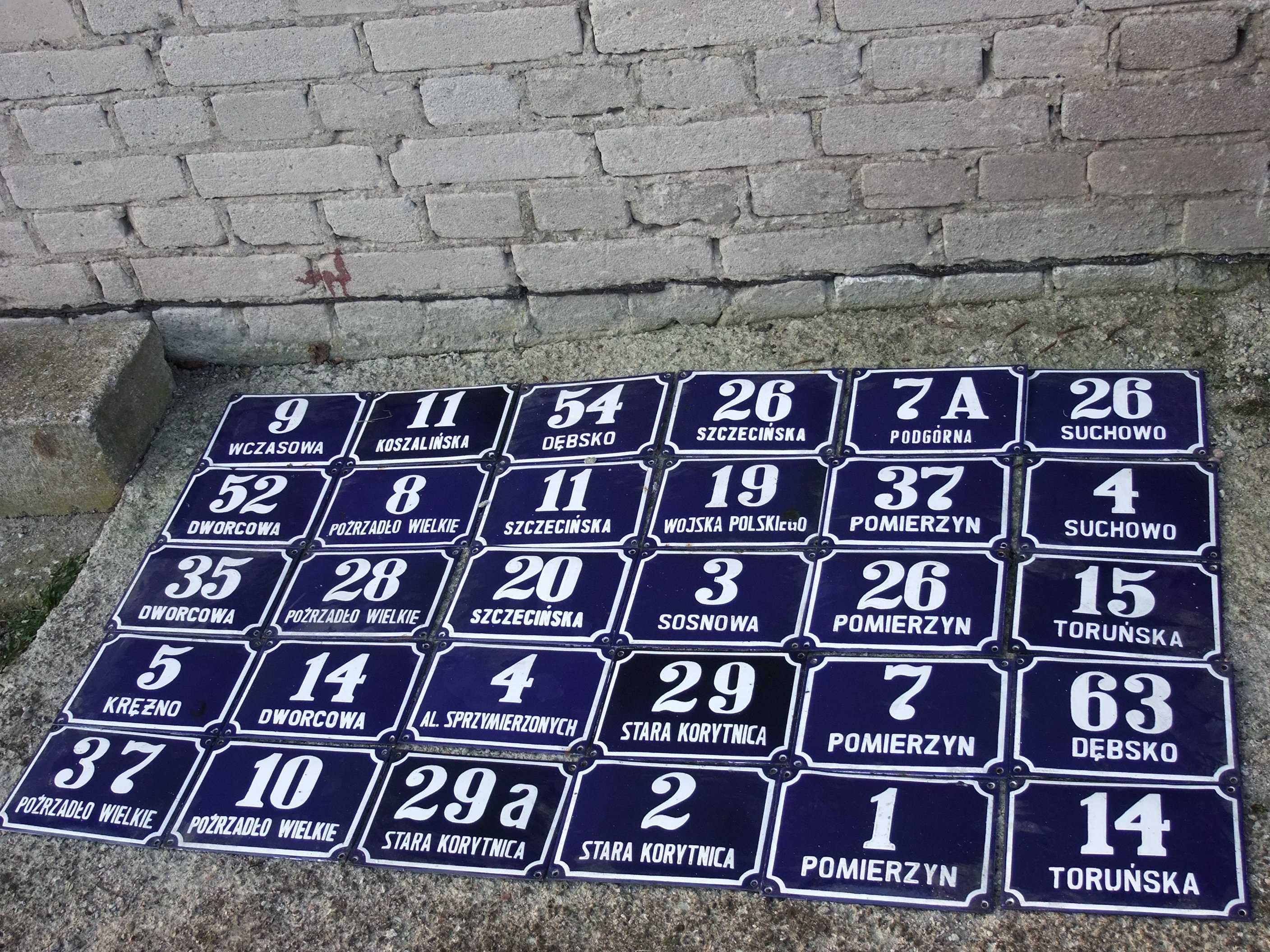 Dekoracyjne tabliczki z numerami ulic