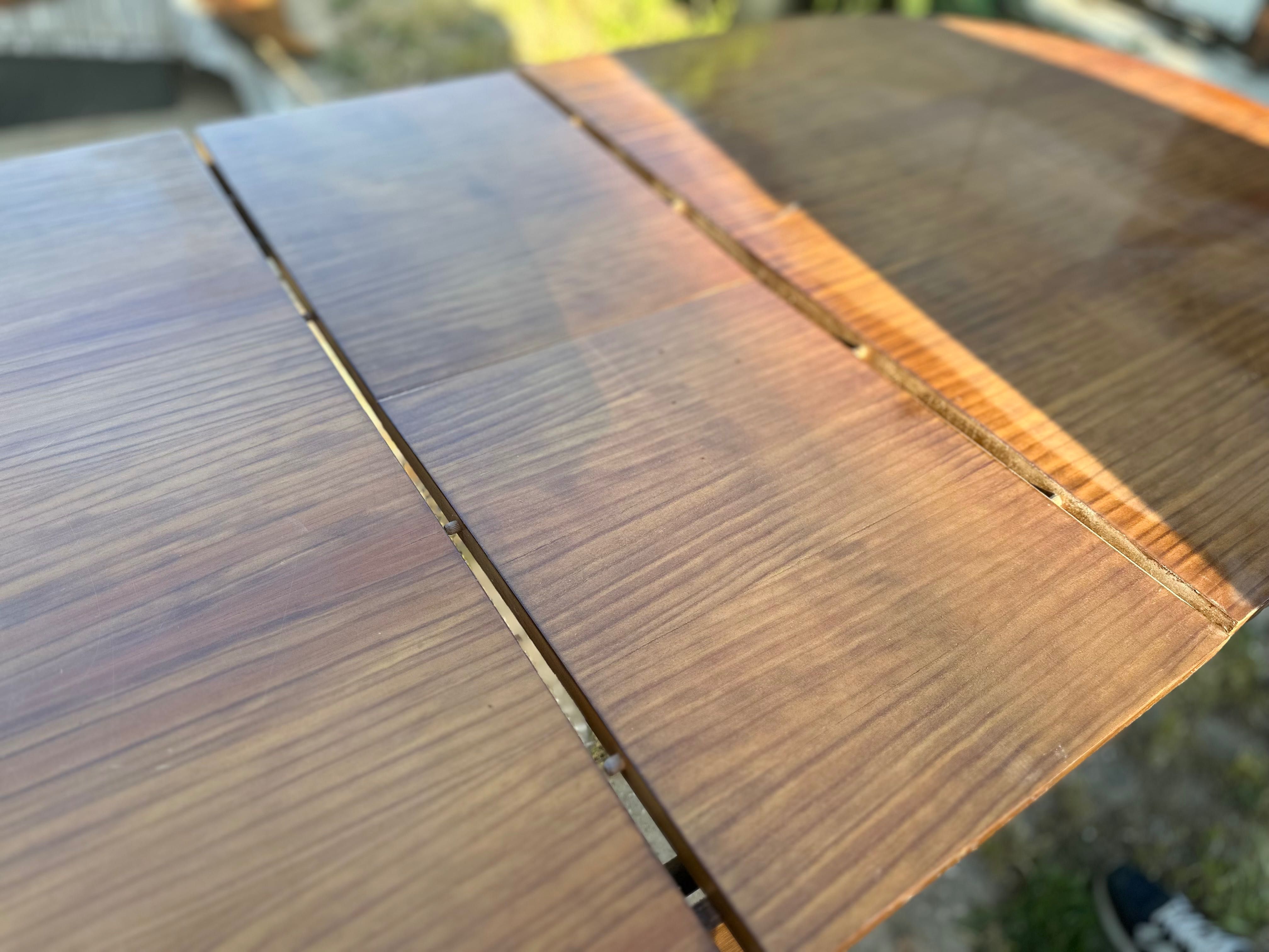 Mesa de Jantar Oval – Clássica e Elegante