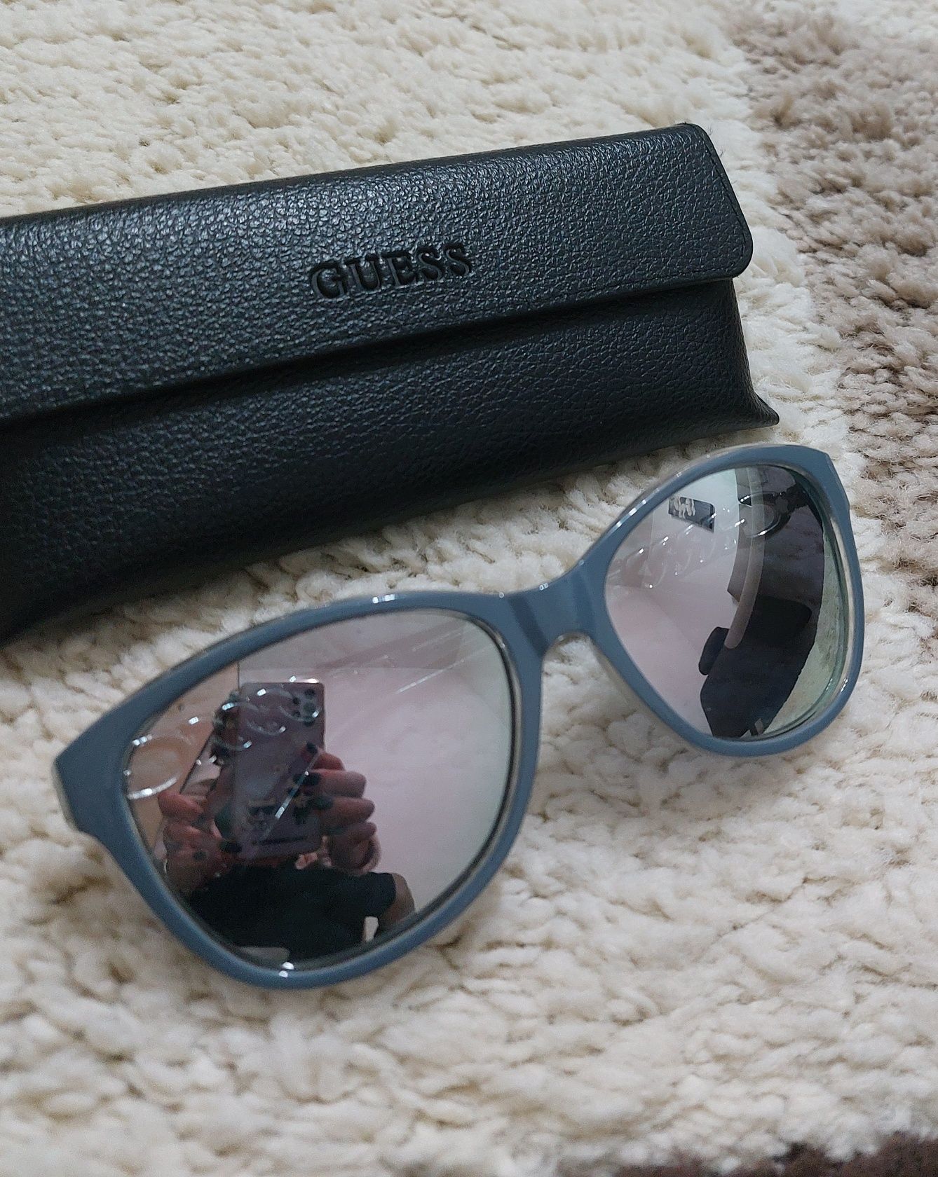 Okulary lustrzane Guess
