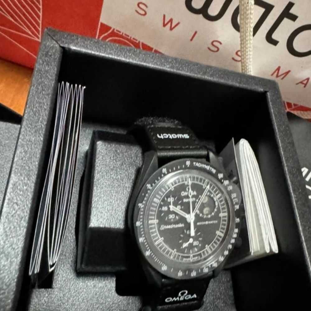 Wyjątkowe SO33B700: Snoopy w Omega x Swatch Moonphase Edition