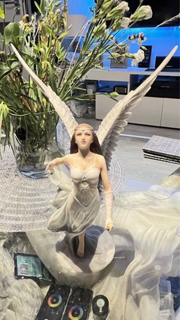 Veronese orygianla figurka anioł kobieta ze skrzydłami rzeźba